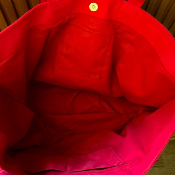 ❤️M.I.L.A Red with Fringe Travel Bag❤️ - Picture 4 of 5